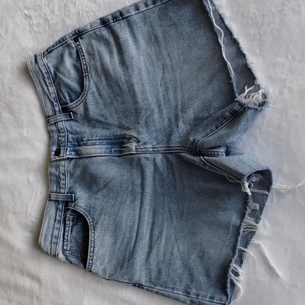 Levi’s Classic Ribcage High Rise Cut Off Denim Jean Shorts - Picture 5 of 14